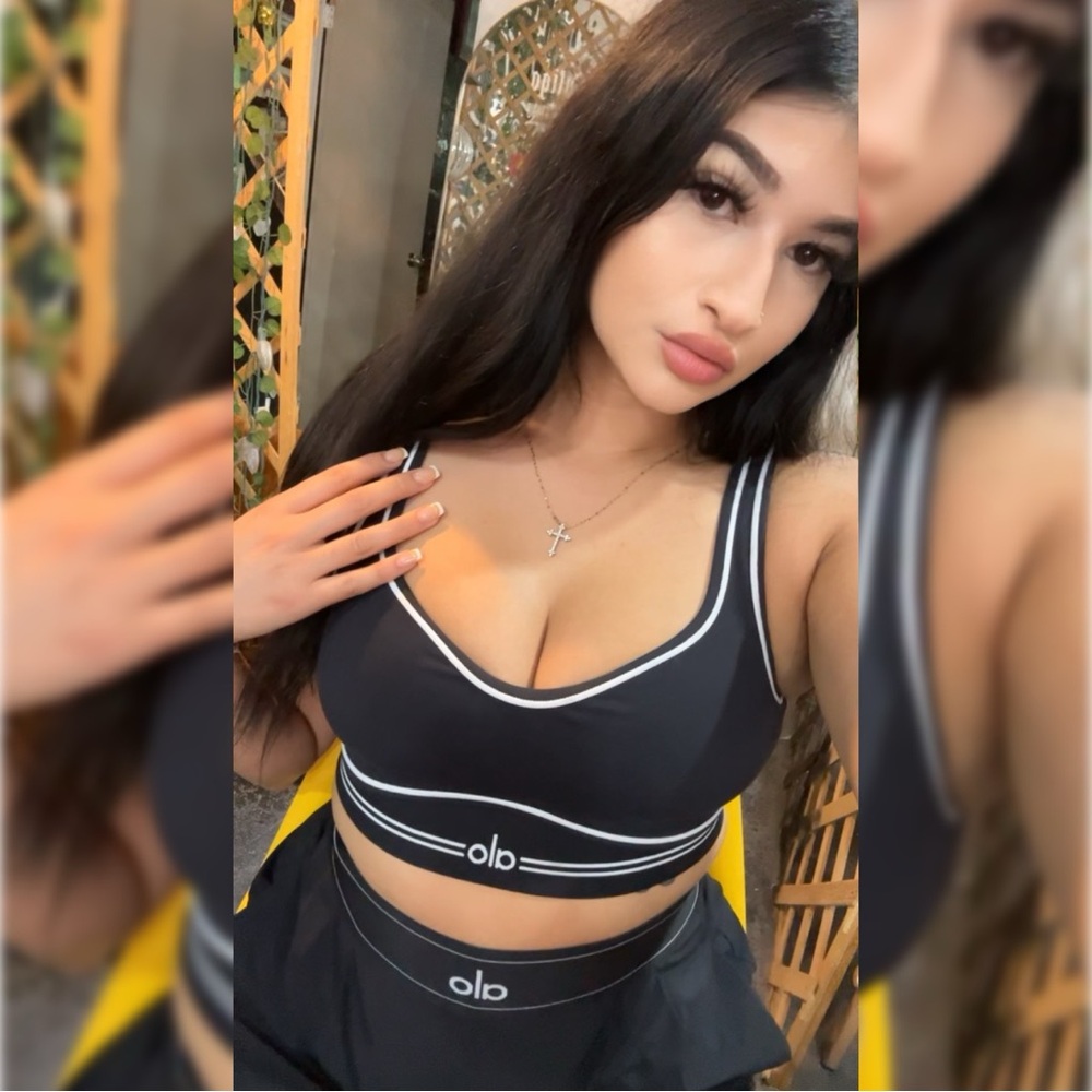 Meet your Posher, Claudia